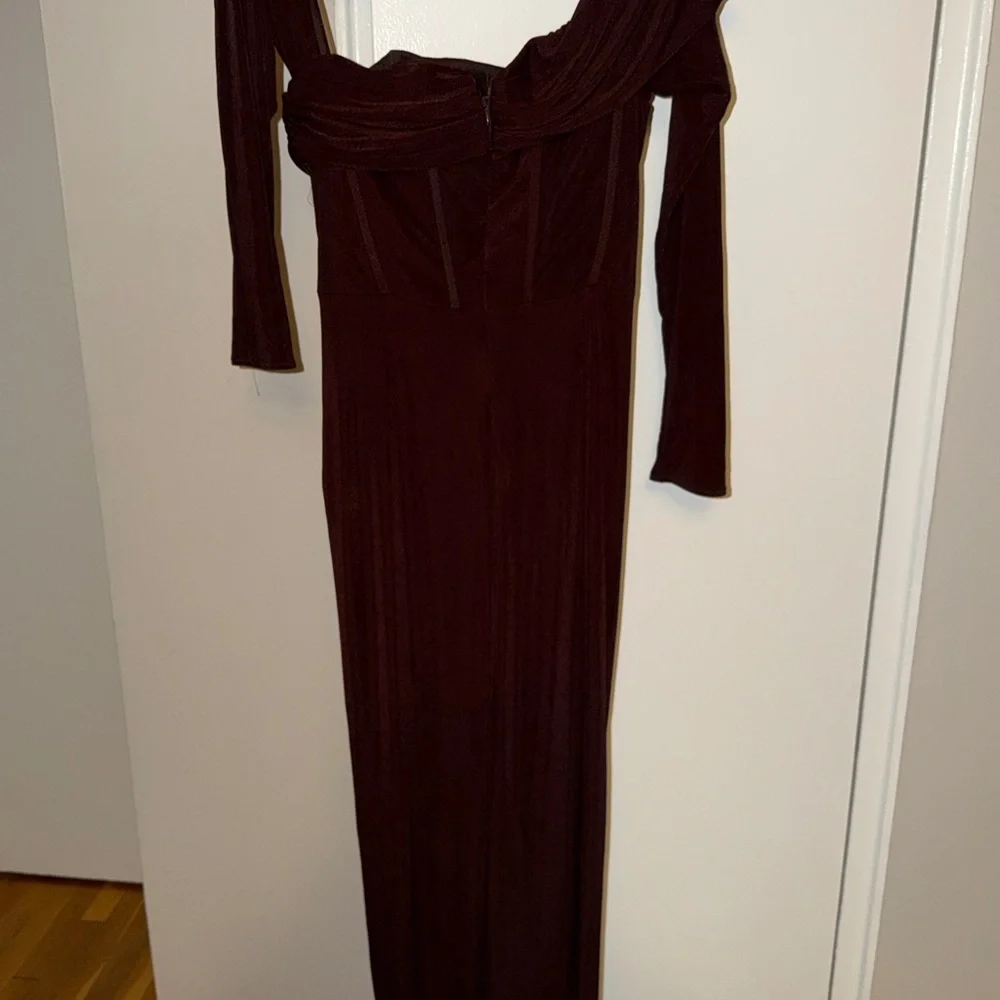 Elegant Burgundy Evening Gown - Picture 6 of 6